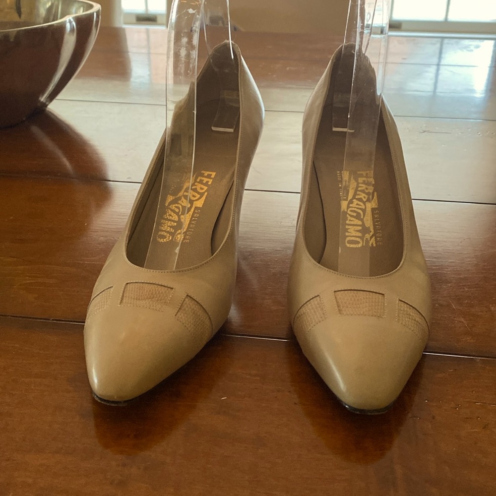 ⭐️Ferragamo heels. Great condition🎉